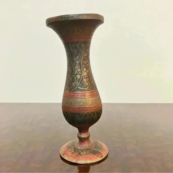 MCM ornate brass vase - Picture 4 of 10